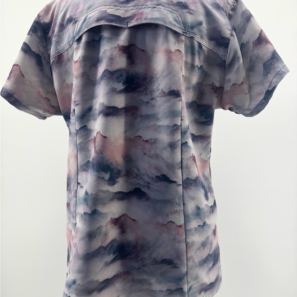 Carhartt Womens Multi-Color Cloud Print V-Neck Scrub Top size medium - Picture 7 of 8